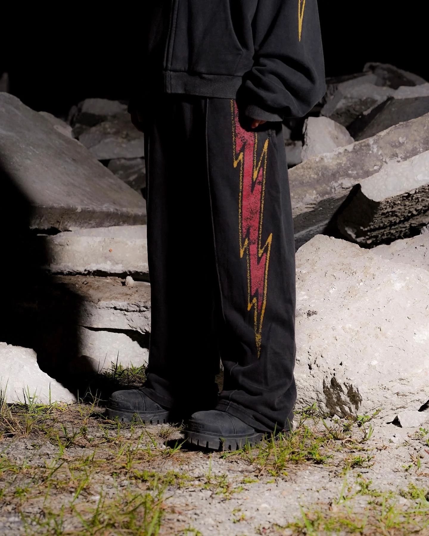 STRIKE SWEATPANTS [VINTAGE BLACK] - Image 4