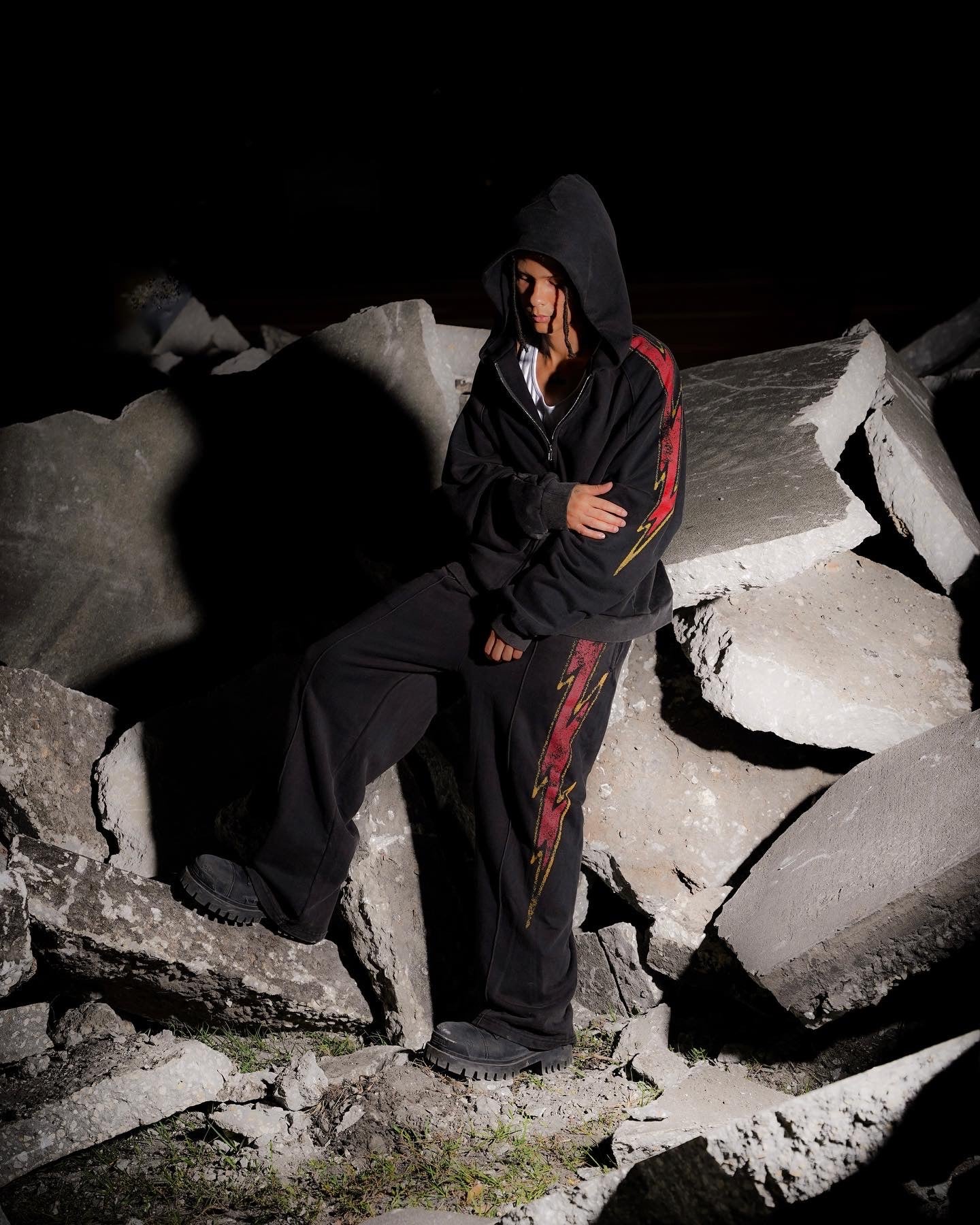 STRIKE SWEATPANTS [VINTAGE BLACK] - Image 5
