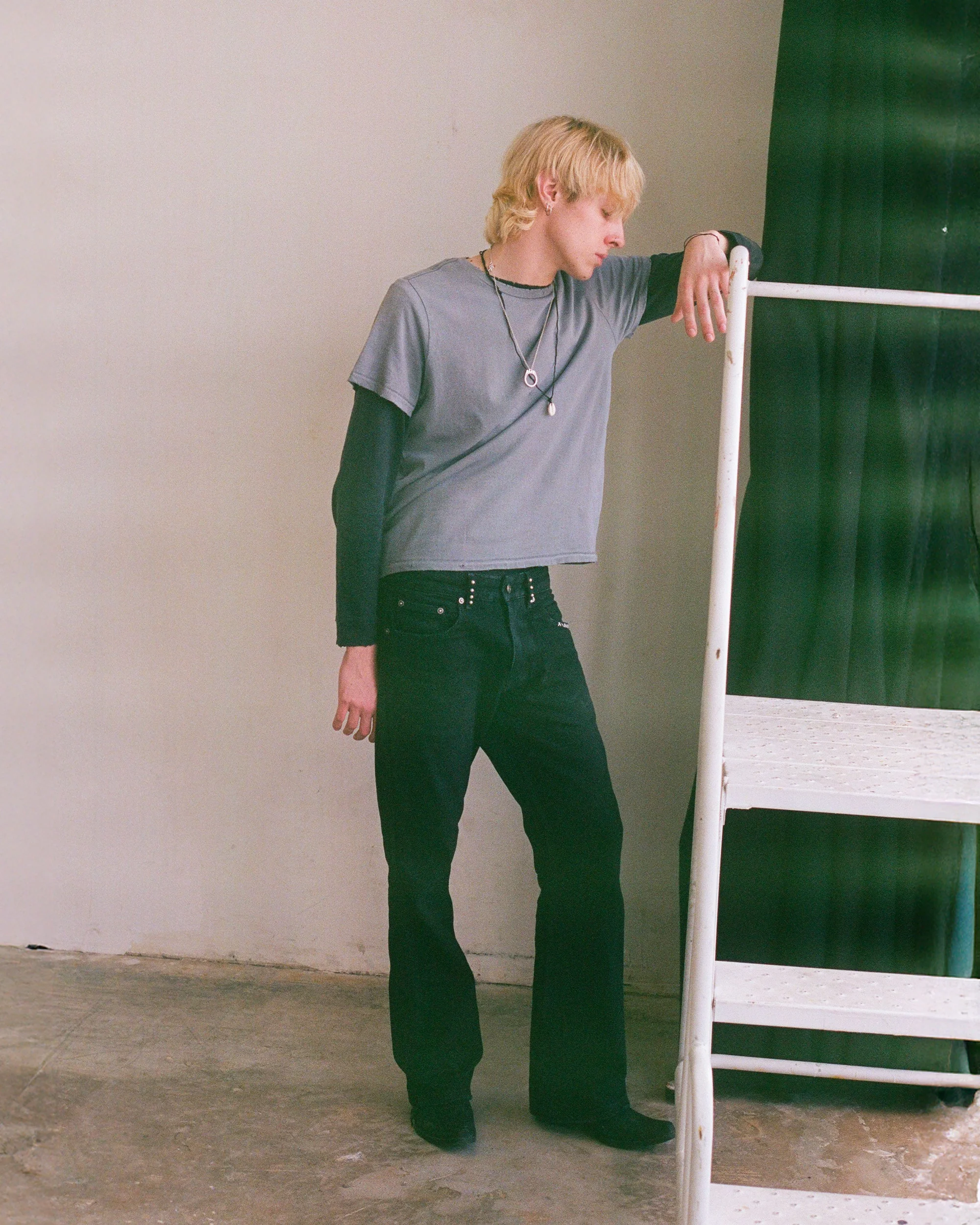 LIGHT WAXED BOOTCUT DENIM [BLACK] - Image 13